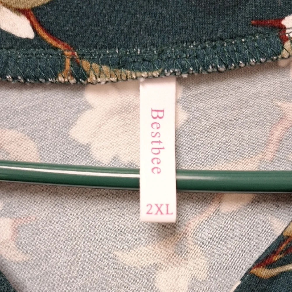 Floral V-Neck Blouse in Green - Picture 2 of 7